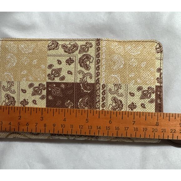 Wrangler Bandana Paisley Print Zip Around Wristlet Wallet Brown Shimmer NWT NEW - Picture 5 of 9